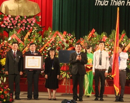 Học viện âm nhạc Huế đón nhận Huân chương Lao động hạng Nhất