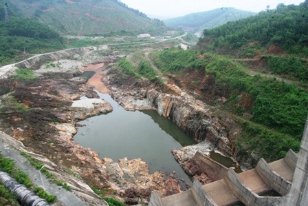 Thủy điện Bình Điền khô nước