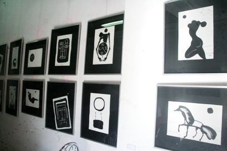 Chùm tranh mực tàu trên giấy trắng