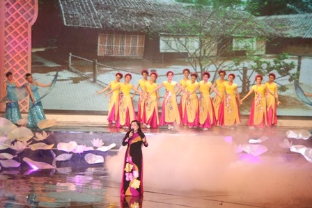 NSND Thu Hiền tha thiết trong Đêm nghe hát đò đưa nhớ Bác