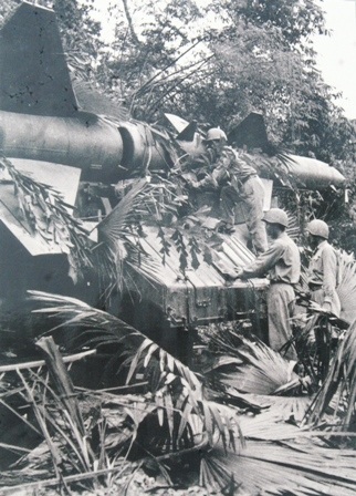 Quân ta ngụy trang tên lửa trong chiến dịch 12 ngày đêm