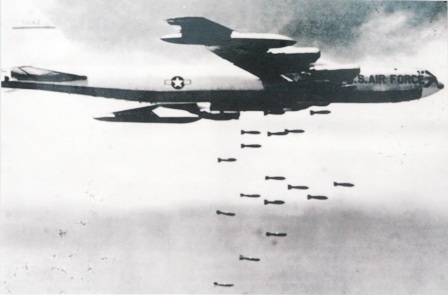 B52 bắt đầu ném bom tại Hà Nội