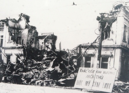 Ga Hàng Cỏ (Hà Nội) bị bom Mỹ đánh phá