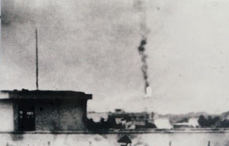 1 chiếc máy bay B52 nữa bốc cháy trên bầu trời Hà Nội