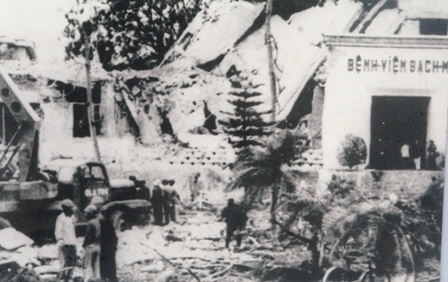 Bom B52 giết hại dân thường ở Thanh Hóa