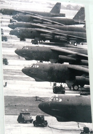 Máy bay B52 được tập trung ở đảo Guam chuẩn bị cho cuộc tấn công vào miền Bắc Việt Nam