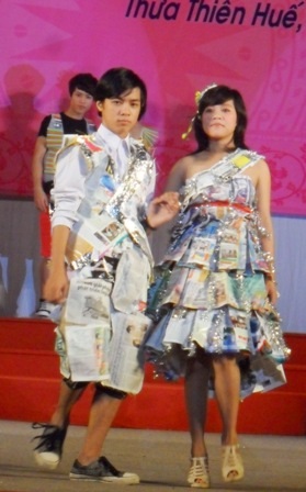 Tiết mục “Đón xuân” của tốp nữ.