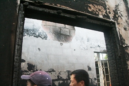 Vách, cửa không còn gì