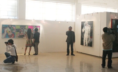 Phòng tranh Chúc mừng năm mới