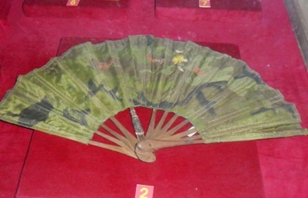 Chiếc quạt là kỷ vật của sự sáng tạo và kiên nhẫn.