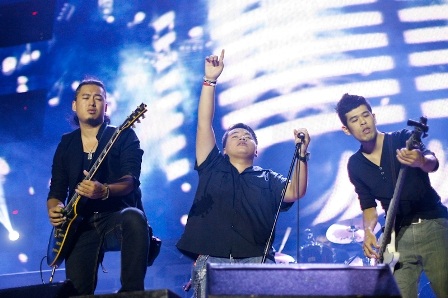 Hàng ngàn khán giả Huế bùng cháy trong đêm RockStorm - 4 Oringchains mở màn đầy ấn tượng