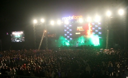 Kín chỗ trong SVĐ Tự Do Huế đêm RockStorm 5/1