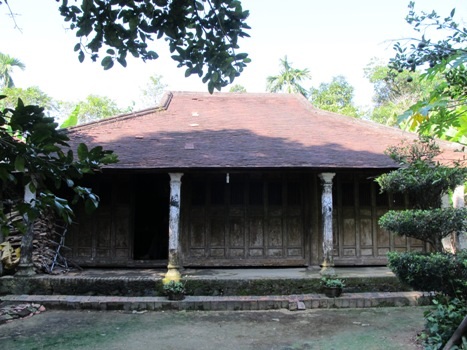 Ngôi nhà cổ phong một gian rêu hai chái của cụ Hén.