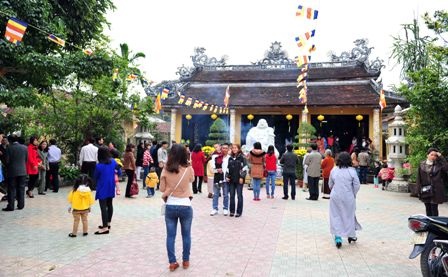 Vãn cảnh chùa đầu năm