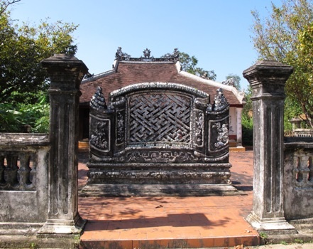 Trước những ngôi nhà cổ