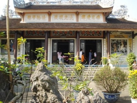 Đầu năm đi lễ chùa, nét đẹp của người dân xứ Huế - 6 Chùa Tường Vân