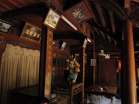 Phía bên trong ngôi nhà chính quy mô lớn (nhà bà Trương Thị Thú).