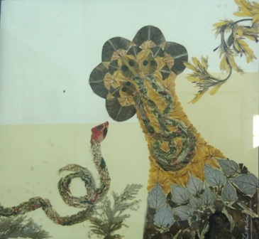 Tranh hoa lá ép của Võ Thị Quỳnh