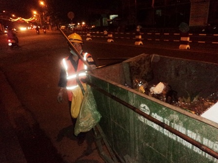 Đón Giao thừa trên đường phố - 6 Đón Tết nơi vỉa hè.
