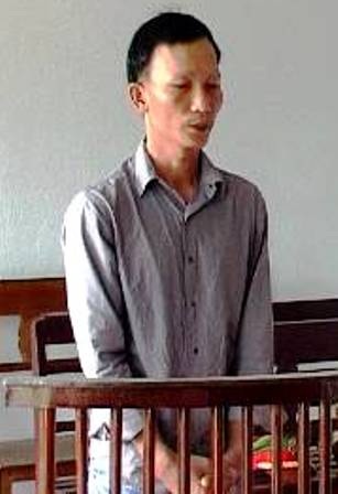 Đánh bạc 50.000đ bị phạt tù đến hơn… 2 năm - 1 Hoài phải nhận án tù hơn 2 năm do chưa xóa được án tích nhưng vẫn chơi đánh bạc