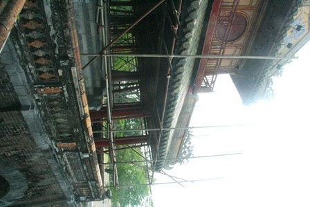 Tả Dực lâu có thể sập bất cứ lúc nào