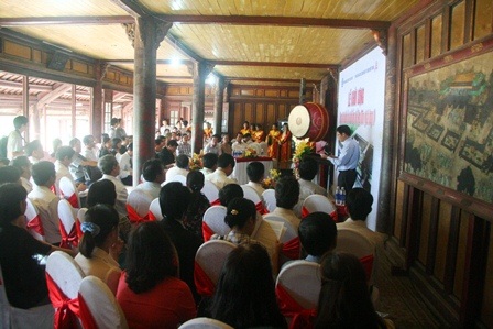 Quang cảnh lễ khởi công Ngọ Môn tại lầu Ngũ Phụng