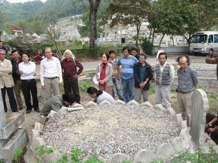 Bên mộ của Phương xích lô