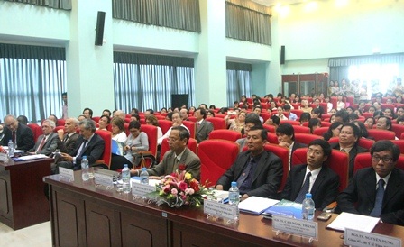 Xúc động lễ tưởng niệm bác sĩ tử vì... nghiệp - 1 Nhiều lãnh đạo về y tế thế giới, Việt Nam đã về dự lễ tưởng niệm 10 năm ngày mất BS.Carlo Urbani