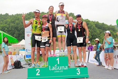 Căng thẳng, hồi hộp ở cuộc thi 3 môn phối hợp quốc tế lần đầu tại Việt Nam - 8 3 VĐV nữ đạt giải rất xinh đẹp và khỏe khoắn