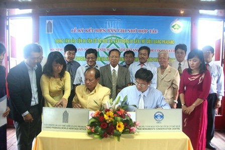 Hợp tác văn hóa giữa hai di sản thế giới Cố đô Huế và Luang Prabang Lào - 1 Lễ ký kết văn bản hợp tác giữa Luang Prabang Lào và Di tích cố đô Huế