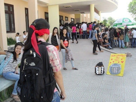 Bạn trẻ cố đô khám phá Ngày hội văn hóa Nhật Bản - 4 Trò chơi bịt mắt bói đá đầy thú vị