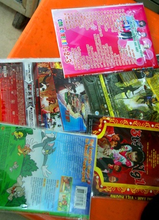 Nhiều đĩa thiếu nhi mới đã không còn in quảng cáo phim “cấp 3” - 2 Nhiều đĩa thiếu nhi mới đã không còn in quảng cáo phim “cấp 3”