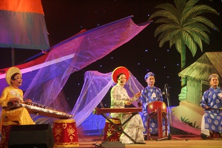 Liên hoan dân ca Việt Nam - Bắc Trung bộ nhiều đặc sắc - 3 Huế biểu diễn đầu tiên với tư cách chủ nhà