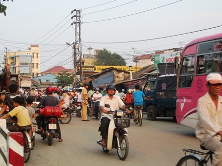 Cảnh sát giao thông được điều đến giải tỏa ách tắc