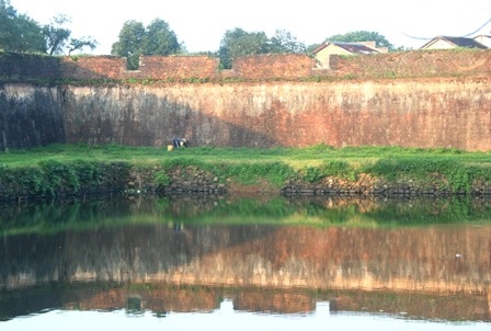 Chiều tà trên Hộ thành hào bao quanh Kinh thành Huế