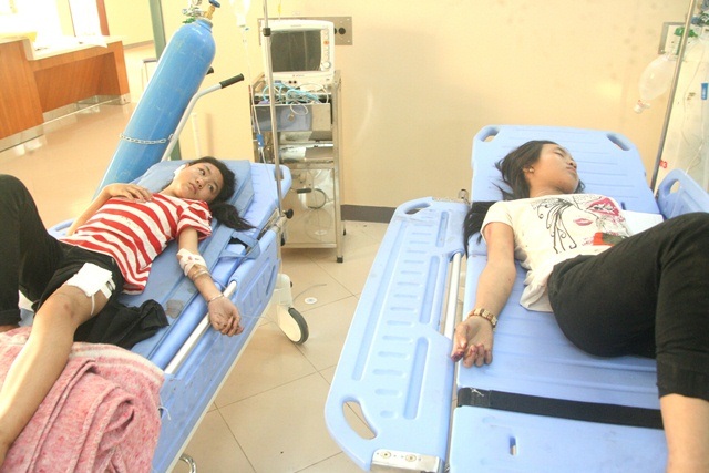 Tái hiện vụ đâm xe kinh hoàng qua lời kể của những người thoát chết - 2 2 em Hiếu Minh và Quỳnh Anh sống sót kỳ diệu dù ngồi ở hàng ghế đầu đang điều trị