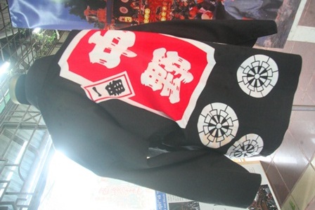 2 mẫu kimono đen trắng đặc trưng được người dân mặc trong dịp lễ hội