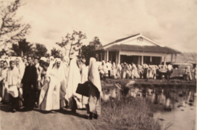 Lần đầu công bố ảnh về cuộc đấu tranh chống đàn áp Phật giáo 1963 - 6 Hàng trăm Tăng Ni bị bắt giữ tại An Dưỡng Địa, khi được thả và đưa về chùa Xá Lợi ngày 20/7/1963