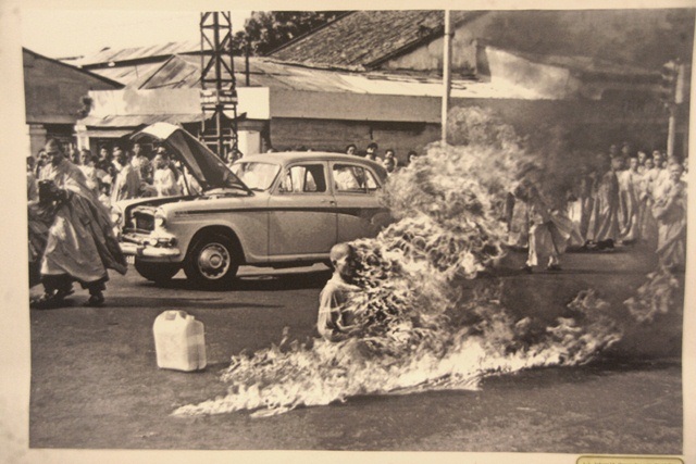 Lần đầu công bố ảnh về cuộc đấu tranh chống đàn áp Phật giáo 1963 - 10 Hàng trăm Tăng Ni bị bắt giữ tại An Dưỡng Địa, khi được thả và đưa về chùa Xá Lợi ngày 20/7/1963