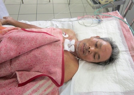 Cám cảnh người đàn ông có tứ chi bất động - 1 Cám cảnh người đàn ông có tứ chi bất động