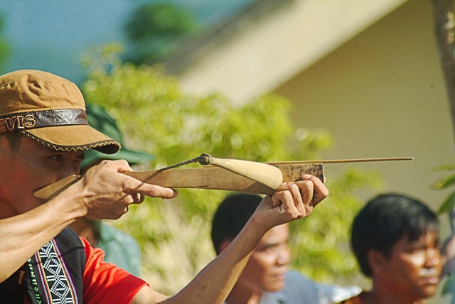 Khám phá nét đẹp hoang sơ A Lưới - 10 Thi bắn nỏ