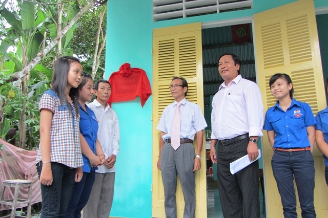 Góp gạch xóa nhà tạm cho bạn - 2 Em Linh (