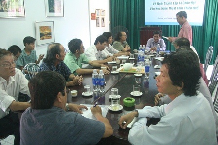 “Chủ nhân” Huy chương Vàng trả lại giải thưởng - 1 Cuộc họp đã diễn ra trong gần 3 tiếng đồng hồ