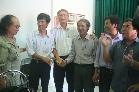 “Chủ nhân” Huy chương Vàng trả lại giải thưởng - 4 Ông Nguyễn Hữu Hài khi đã cho ông Tri ảnh để tham dự giải liên hoan