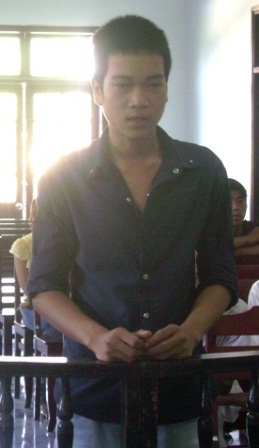 Huy trước tòa