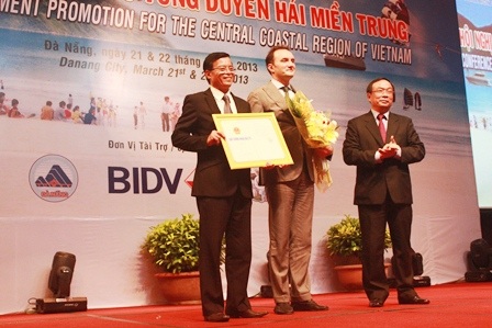 Huda tiếp tục đồng hành cùng miền Trung yêu thương - 4 Vòng chung kết giải bóng đá sinh viên tranh cup Huda lần thứ VII năm 2013 được tổ chức tại Nghệ An.