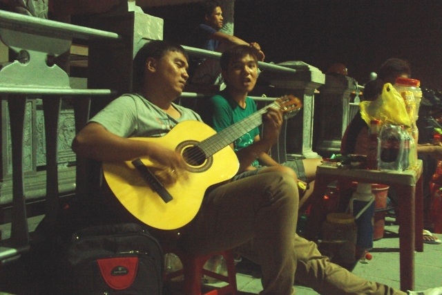 Nhộn nhịp trà chanh đêm trên cầu mới khai trương - 3 Nhộn nhịp trà chanh đêm trên cầu mới khai trương