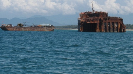 Tàu đưa PV ra tiếp cận với hiện trường