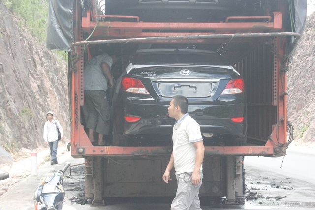 1 trong 2 chiếc xe may mắn bị cháy ít