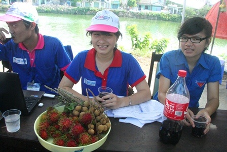 Bàn tiếp sức mùa thi giờ đã được tăng thêm sức mạnh bởi trái cây và nước ngọt.